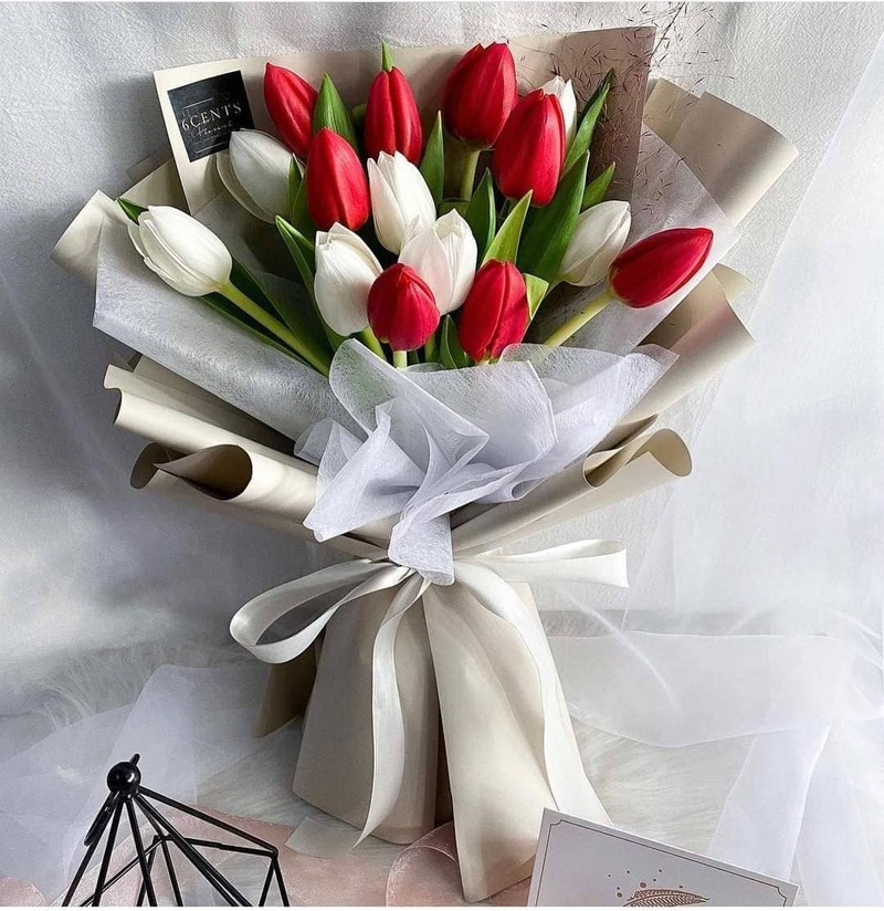 Hoa tươi được coi là biểu tượng cho tình yêu và sự mới mẻ trong cuộc sống
