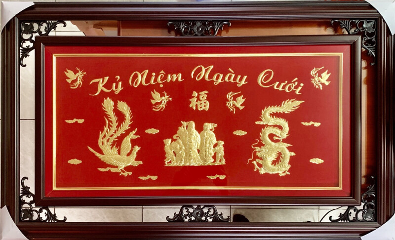 Quà kỷ niệm ngày cưới với khánh vàng